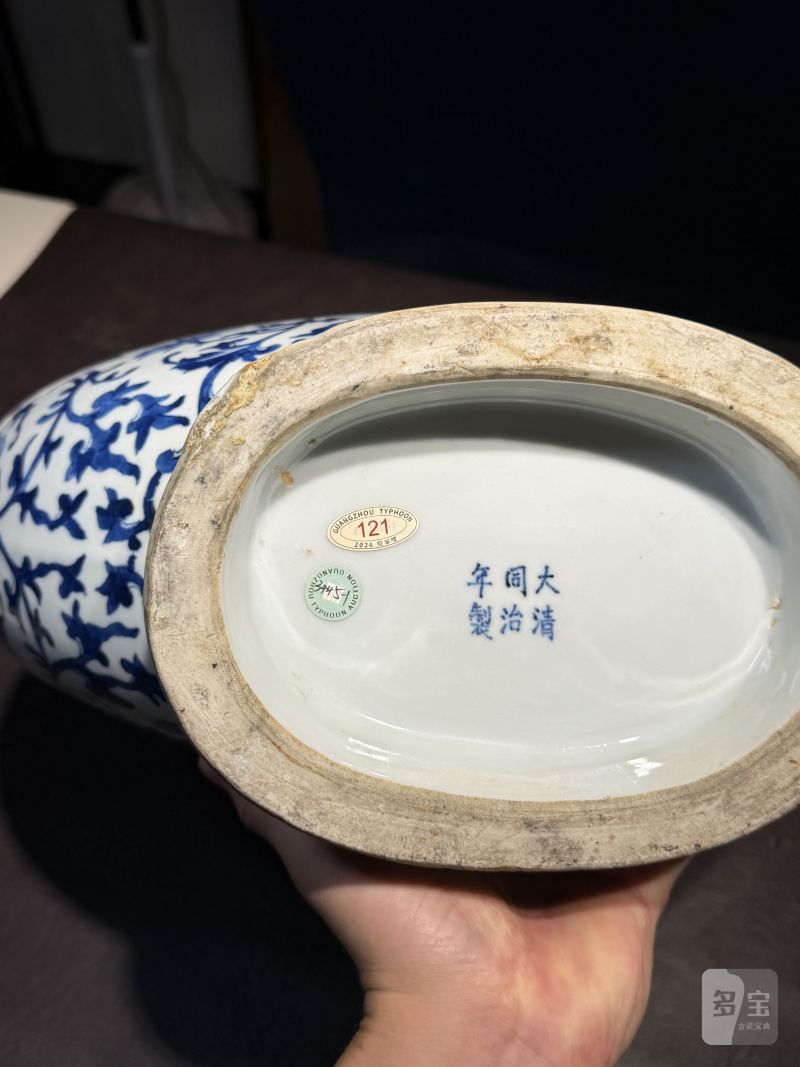 清同治 青花双凤纹抱月瓶 - 图14